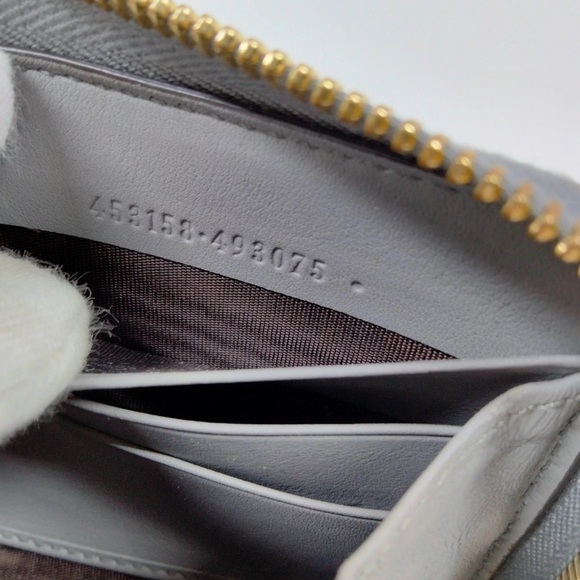 Gucci Light Gray Leather Zip Around Wallet - Picture 8 of 9